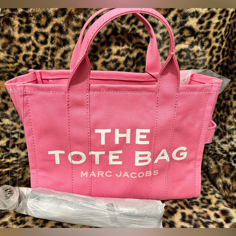❤️ DISCONTINUED ❤️ NWT MARC JACOBS TOTE CANDY PINK